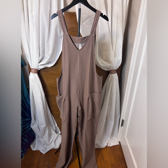 HALARA Pants - Halara brown v neck Overalls